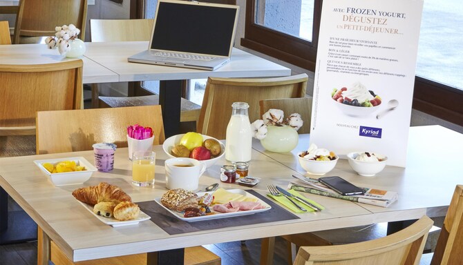 Kyriad TOURS SUD - Chambray lès Tours - KYRIAD TOURS SUD BREAKFAST