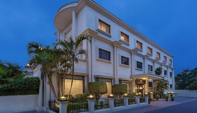 La Place Sarovar Portico Lucknow - Vue extérieure