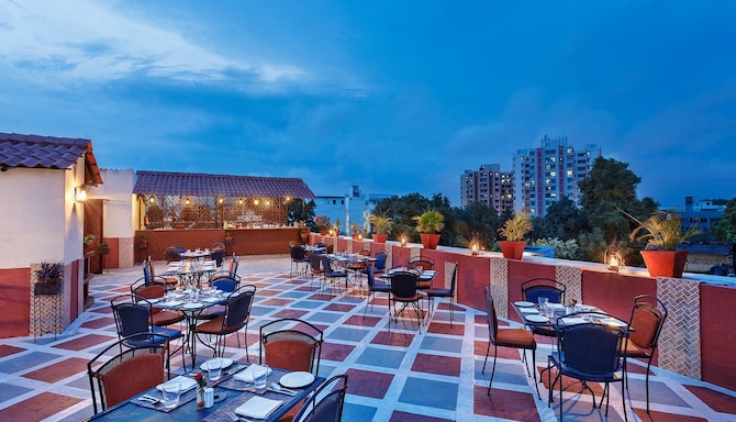 La Place Sarovar Portico Lucknow - Terrace Grill