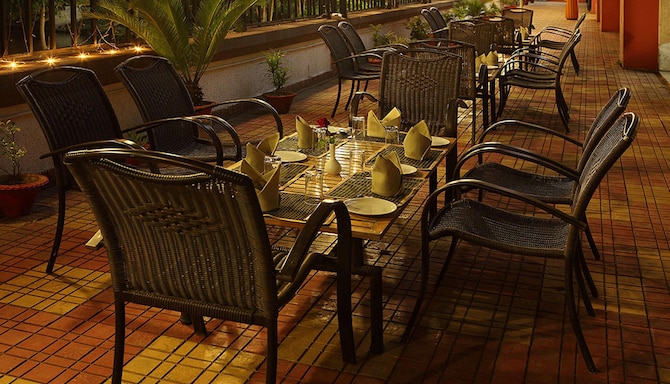 Le Lac Sarovar Portico Ranchi - Shack Outdoor