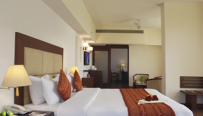 Legend Sarovar Portico Baddi - suit room