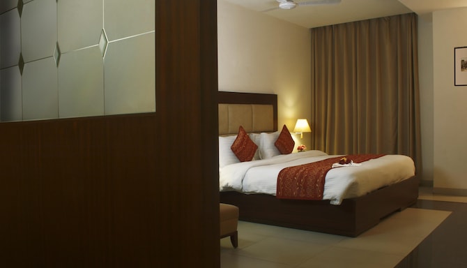 Legend Sarovar Portico Baddi - ROOM
