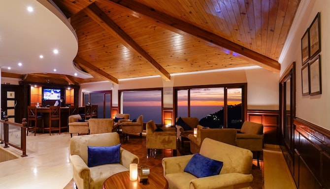 Madhuban Sarovar Portico Mussoorie - Sapphire Lounge Bar