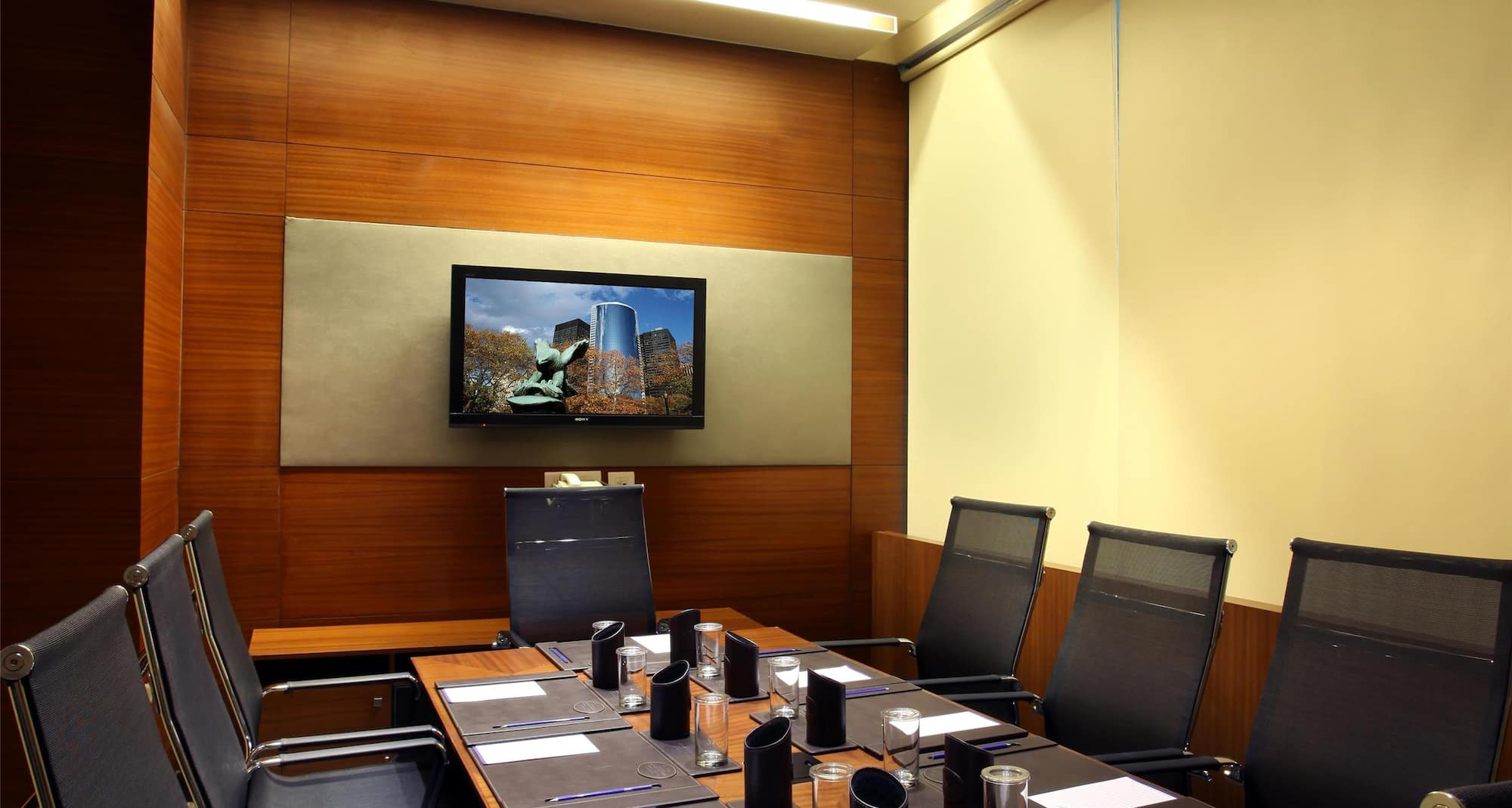 Mahagun Sarovar Portico Suites Ghaziabad - Meeting Room