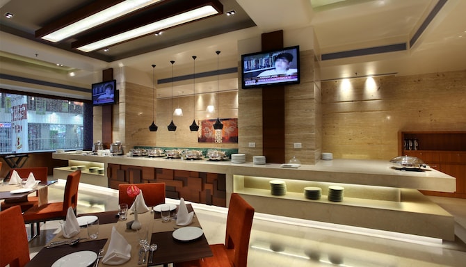 Mahagun Sarovar Portico Suites Ghaziabad - Restaurant