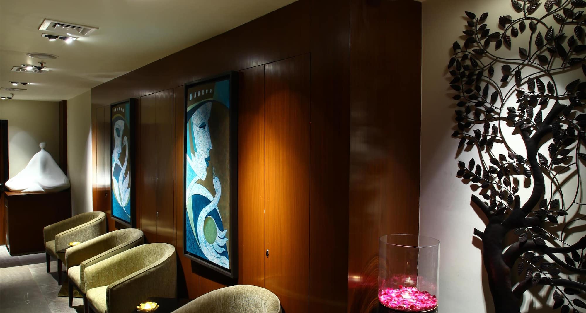 Mahagun Sarovar Portico Suites Ghaziabad - Spa Lounge