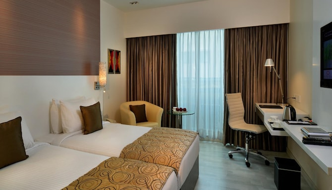 Majestic Court Sarovar Portico Navi Mumbai - Deluxe Twin Room