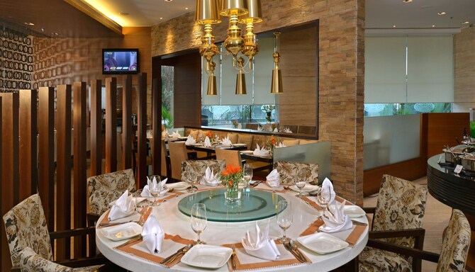 Majestic Court Sarovar Portico Navi Mumbai - Restaurant