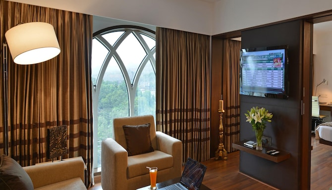 Majestic Court Sarovar Portico Navi Mumbai - Suite