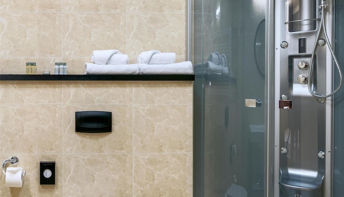 METROPOLO KRAKOW BY GOLDEN TULIP - Bathroom suite
