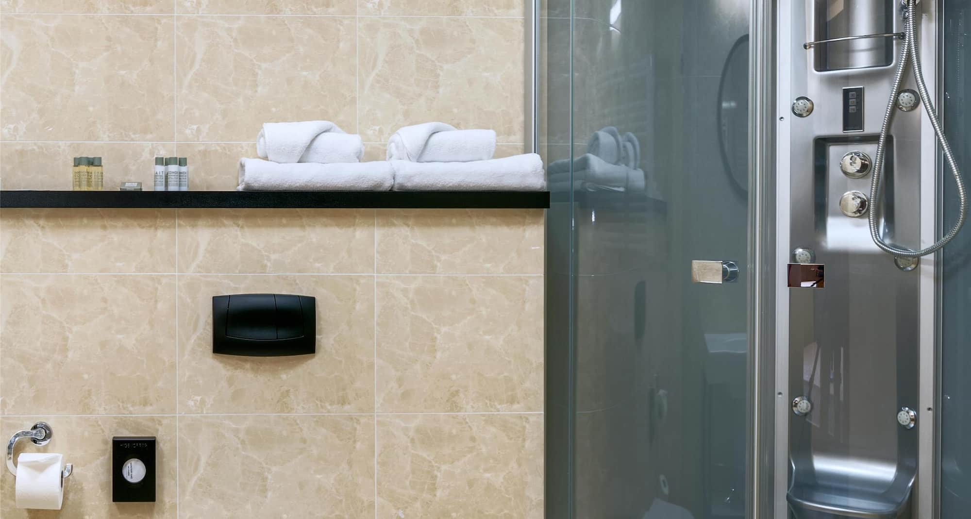 METROPOLO KRAKOW BY GOLDEN TULIP - Bathroom suite