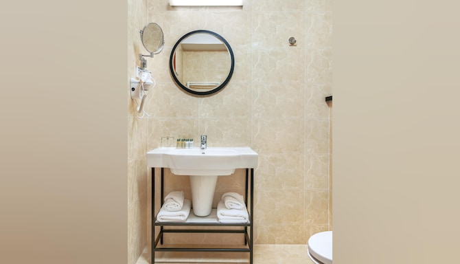 METROPOLO KRAKOW BY GOLDEN TULIP - Bathroom