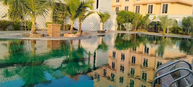 Mukundra Sarovar Premiere Kota - Pool