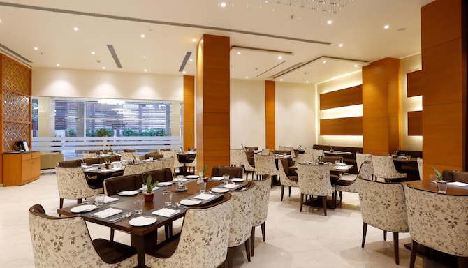 Nataraj Sarovar Portico Jhansi - Restaurant