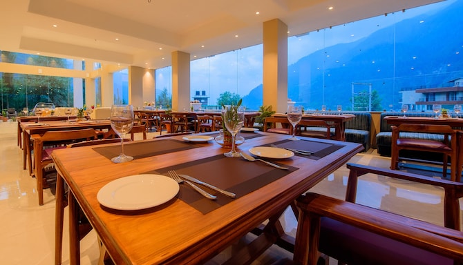 Naturevilas Sarovar Premiere Manali - Restaurant