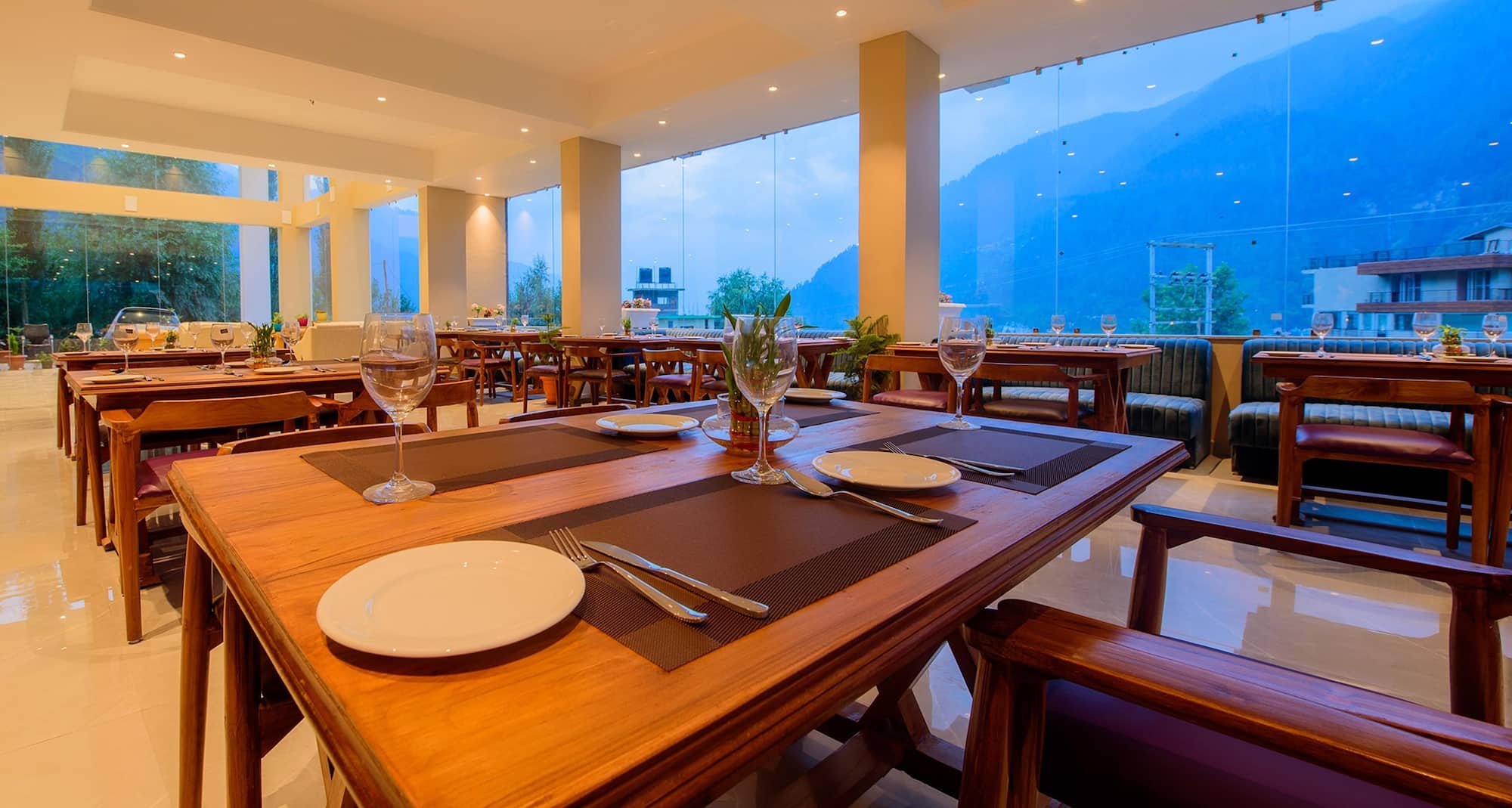 Naturevilas Sarovar Premiere Manali - Restaurant
