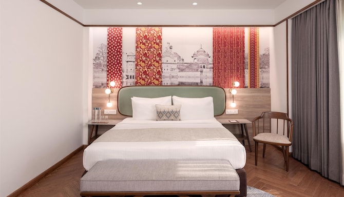Nidhivan Sarovar Portico Vrindavan - JUNIOR SUIT
