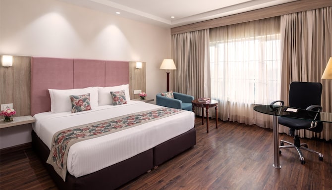 Nidhivan Sarovar Portico Vrindavan - DELUXE ROOM
