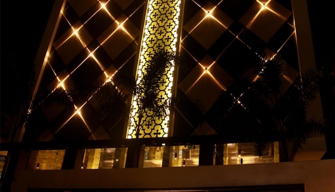 Paradigm Sarovar Portico Kakinada - Hotel image night