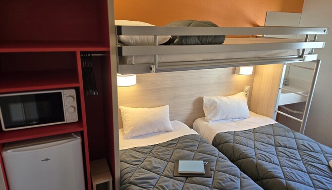PREMIERE CLASSE ARRAS TILLOY LES MOFFLAINES - Quarto / Alojamentos