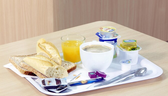 Première Classe SAINT MALO - Saint Jouan des Guérets - breakfast