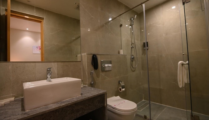 Pushkara Sarovar Portico Dibrugarh - REST ROOM