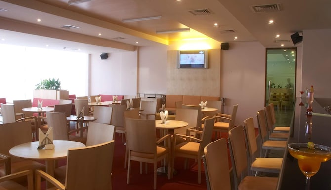 Radha Hometel Bengaluru - Chill Bar