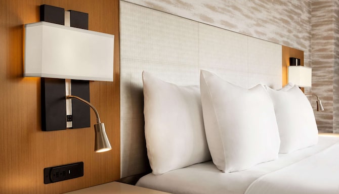 Radisson - Deluxe guest room