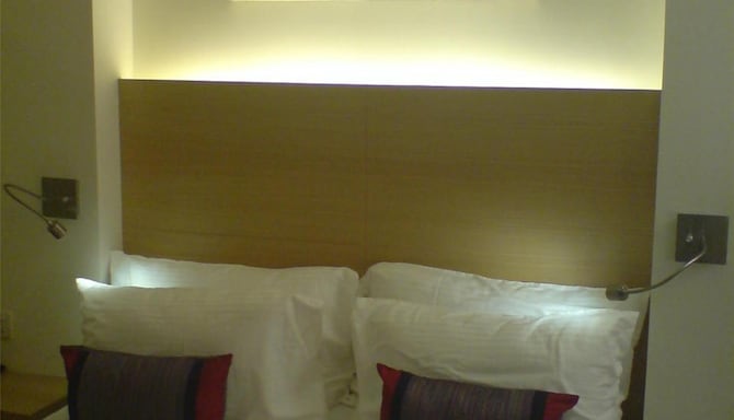 Residency Sarovar Portico Mumbai - Bed