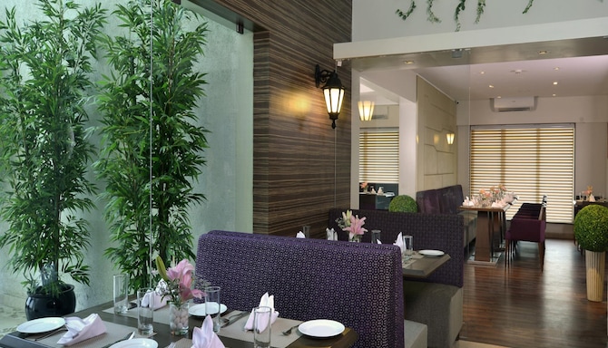 Residency Sarovar Portico Mumbai - Coffee Shop