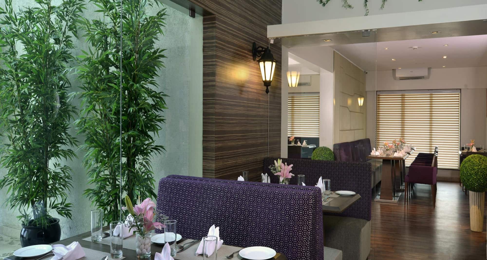 Residency Sarovar Portico Mumbai - Coffee Shop