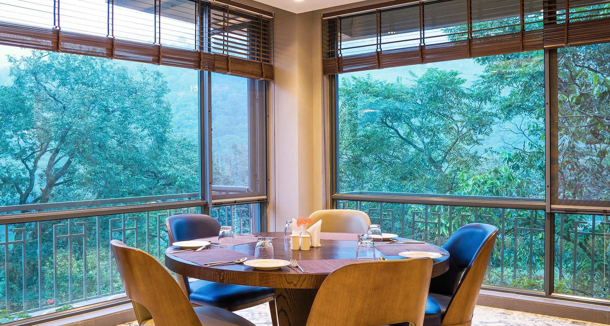 Rosefinch Sarovar Portico Bhimtal - Restaurant