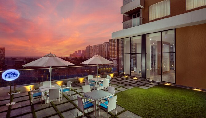 Royal Hometel Suites Dahisar Mumbai - Sky Lounge