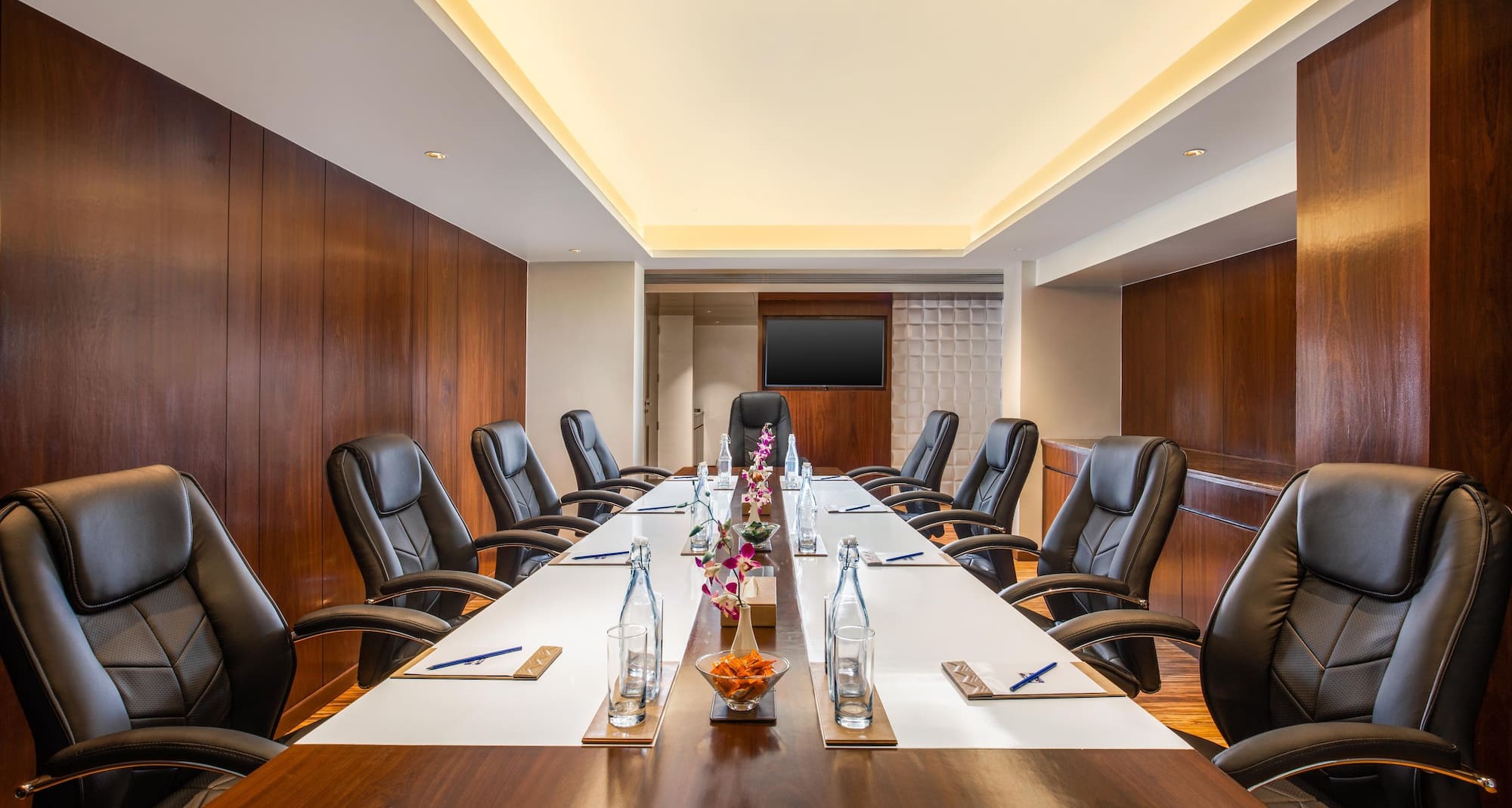 Royal Hometel Suites Dahisar Mumbai - Boardroom