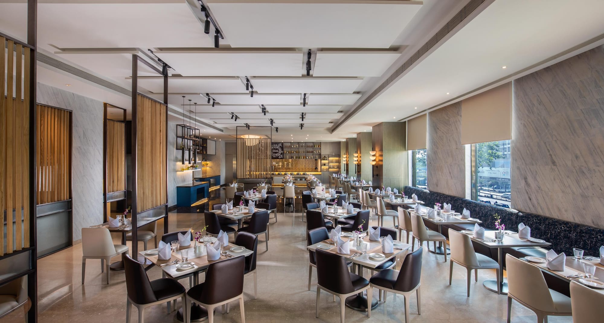 Royal Hometel Suites Dahisar Mumbai - Restaurant