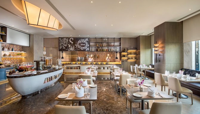 Royal Hometel Suites Dahisar Mumbai - Flovours Breakfast