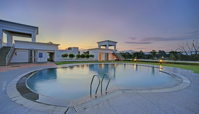 Royal Sarovar Portico Siliguri - Pool
