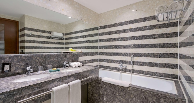 Royal Tulip Brasilia Alvorada - Bathroom