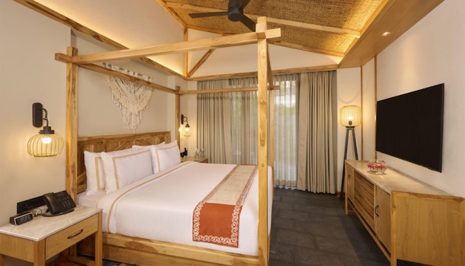 ROYAL TULIP CHITWAN NEPAL - pool villa