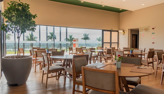 ROYAL TULIP HOLAMBRA - Breakfast Area