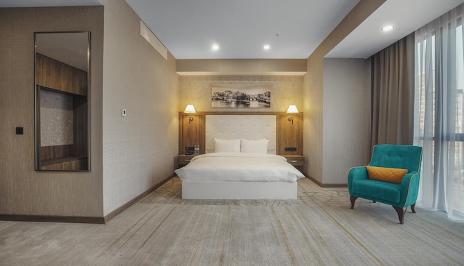 ROYAL TULIP HOTEL & CASINO TBILISI - King Suite