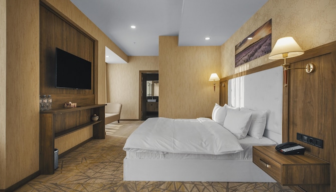 ROYAL TULIP HOTEL & CASINO TBILISI - King Suite