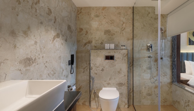 Royal Tulip Kathmandu - Bathroom