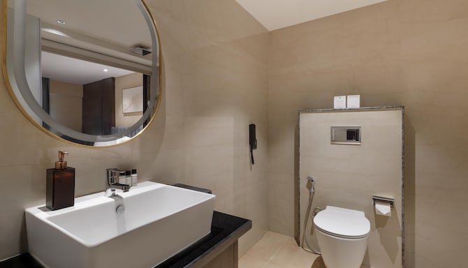Royal Tulip Kathmandu - Guest Bathroom