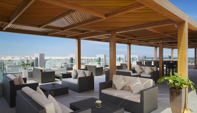 Royal Tulip Muscat - Sama Lounge Day