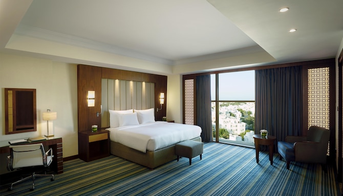 Royal Tulip Muscat - Guest room
