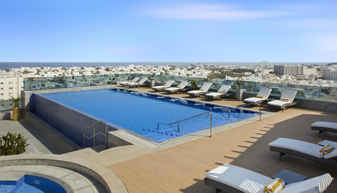 Royal Tulip Muscat - swimming pool