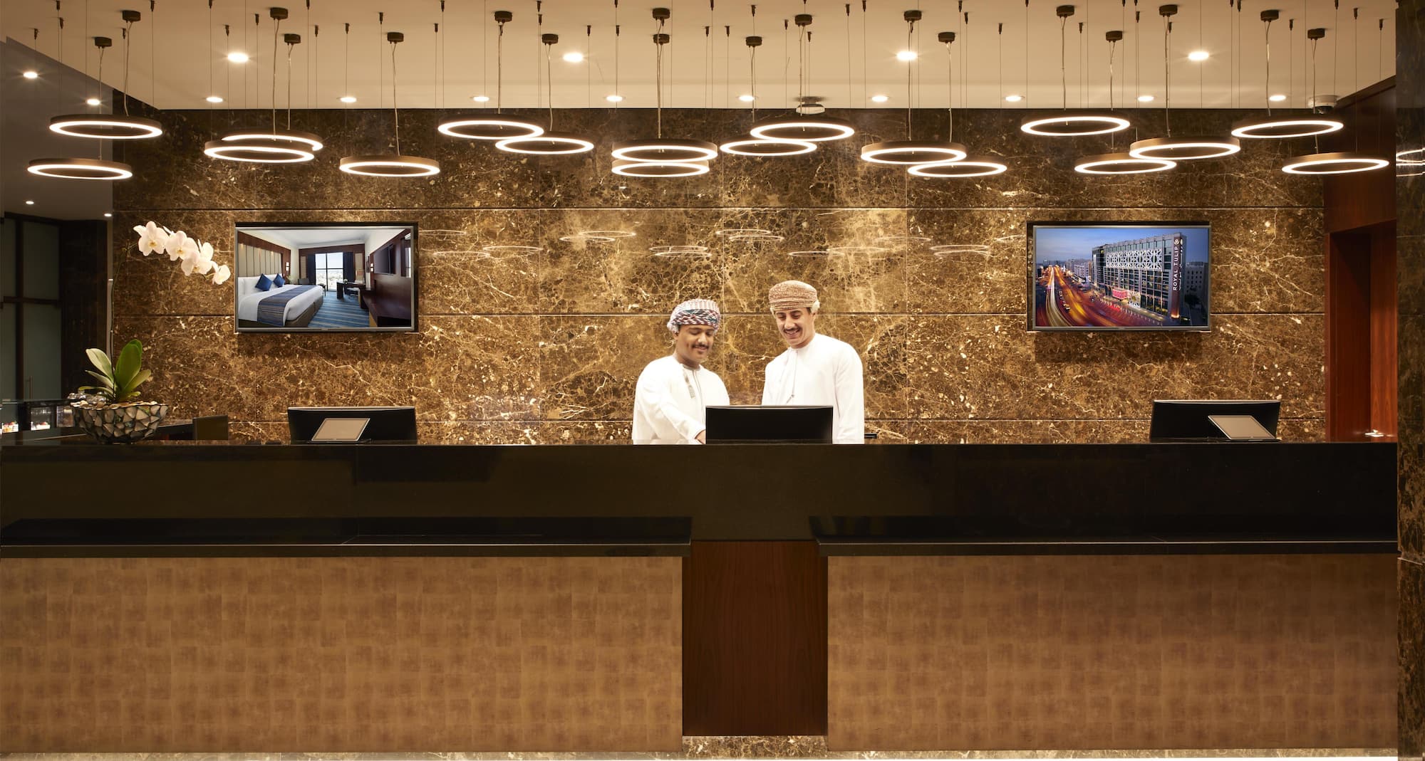 Royal Tulip Muscat - Lobby