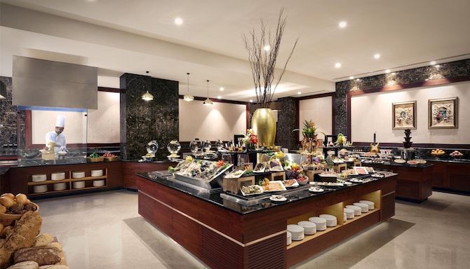 Royal Tulip Muscat - Wave buffet