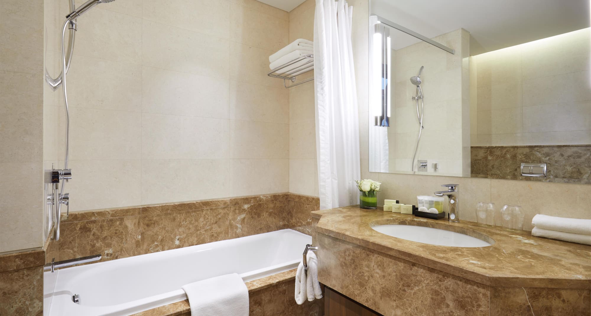 Royal Tulip Muscat - Bathroom